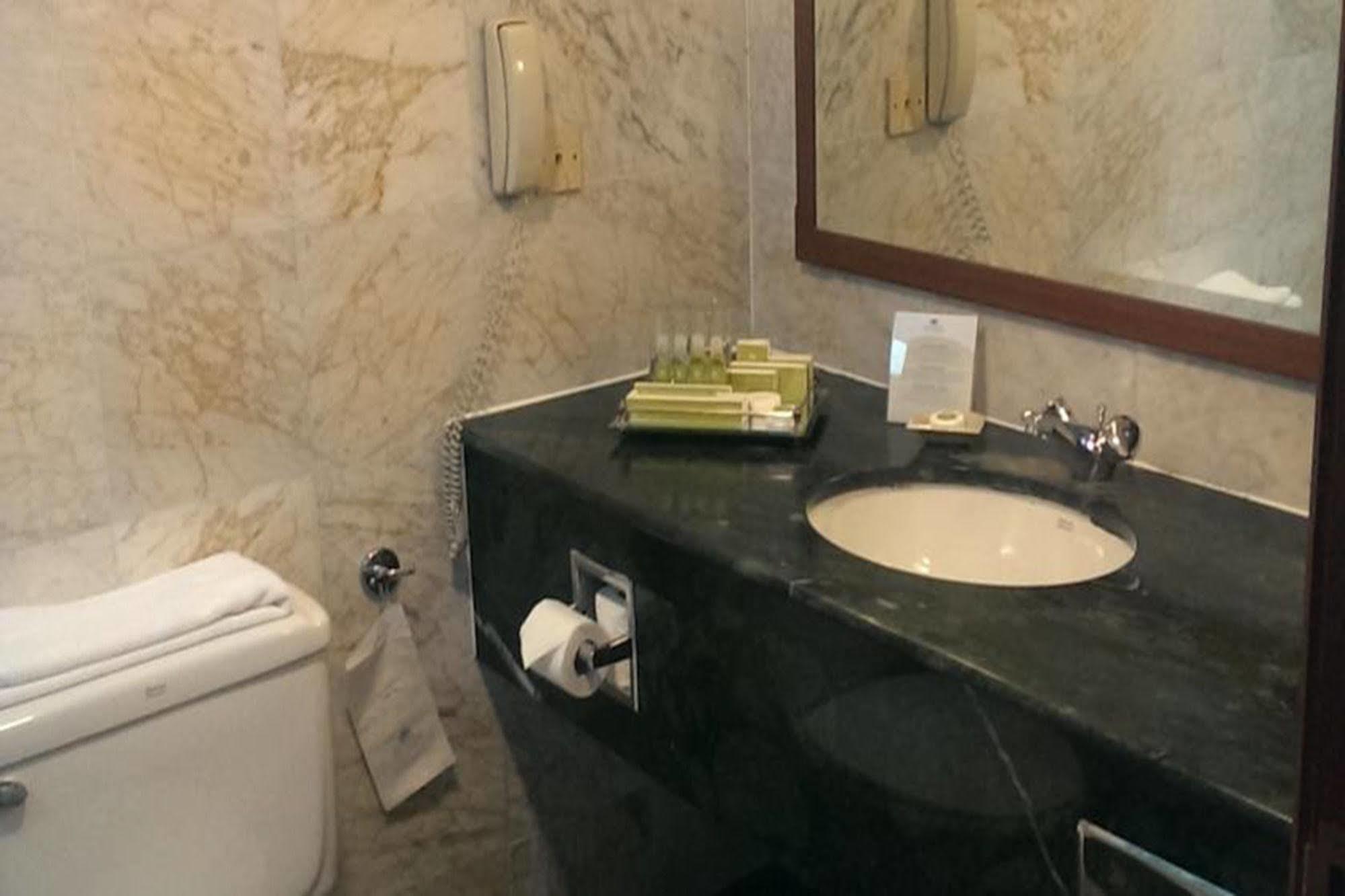 Hotel Mutiara 5*